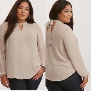 ♥️ Taupe Tie Back Blouse Torrid 30W Size 5X